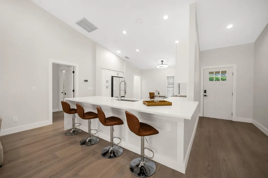 581 Country Walk Court Naples FL 34104