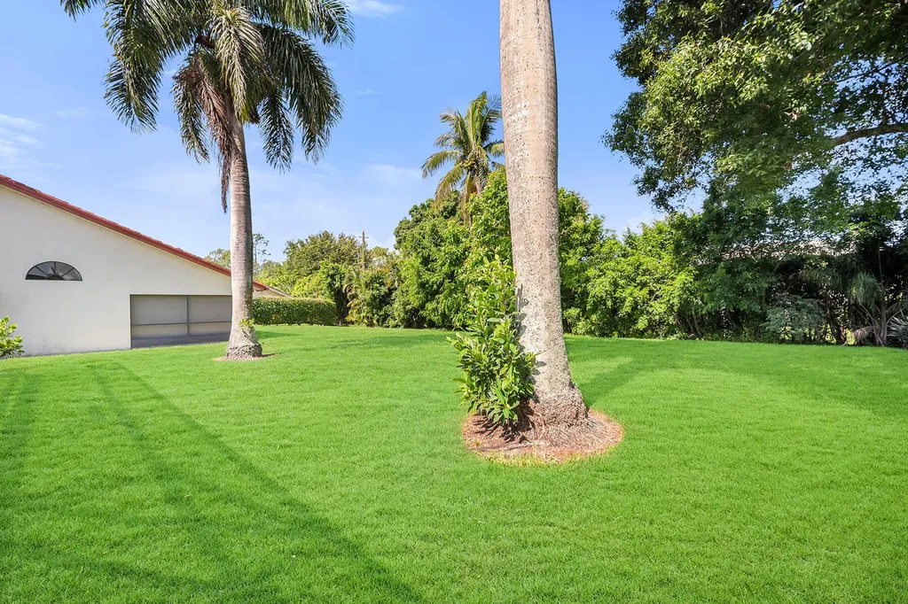 581 Country Walk Court Naples FL 34104
