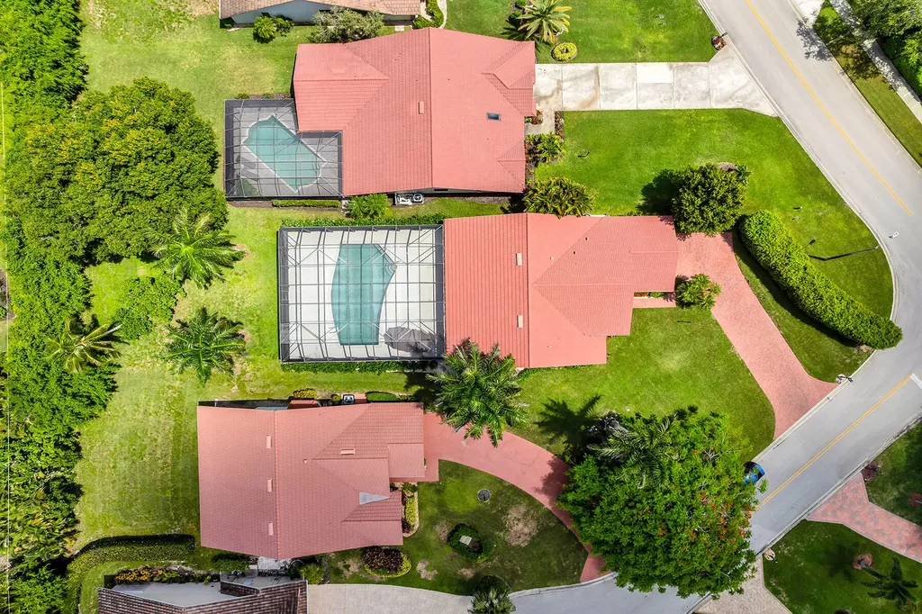 581 Country Walk Court Naples FL 34104