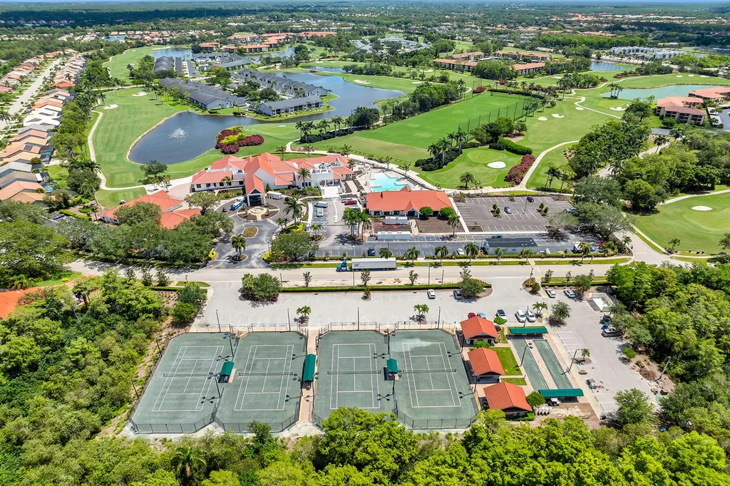 581 Country Walk Court Naples FL 34104