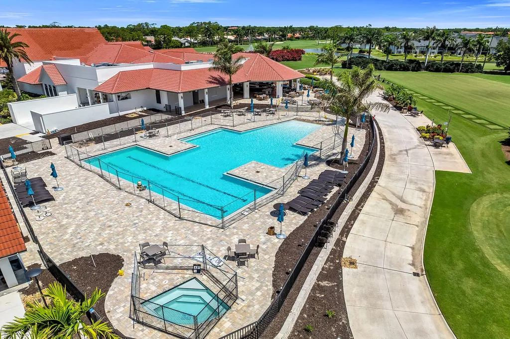 581 Country Walk Court Naples FL 34104