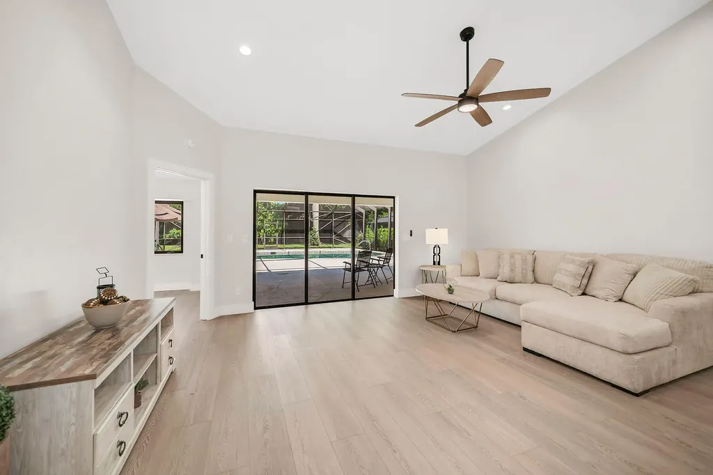 581 Country Walk Court Naples FL 34104