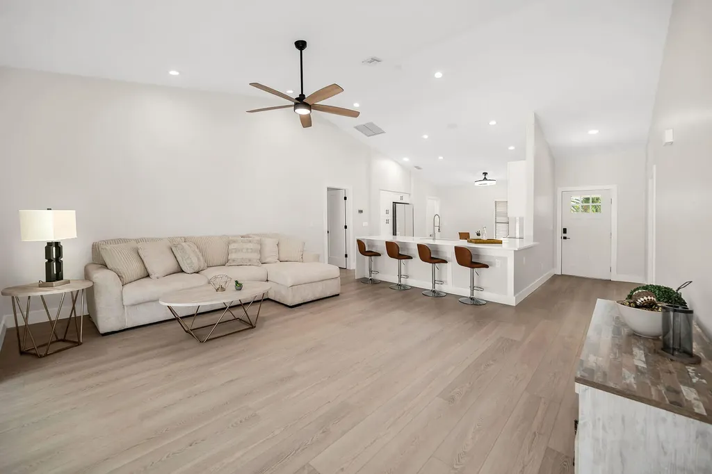 581 Country Walk Court Naples FL 34104