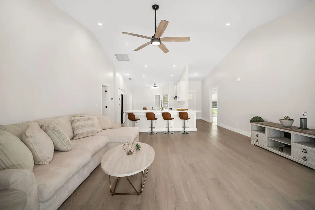 581 Country Walk Court Naples FL 34104