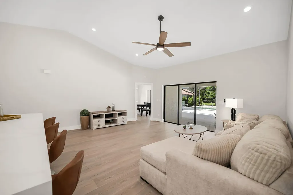 581 Country Walk Court Naples FL 34104