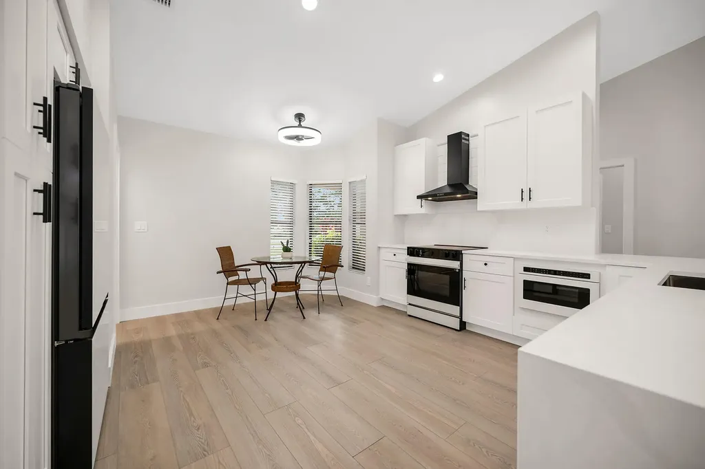 581 Country Walk Court Naples FL 34104