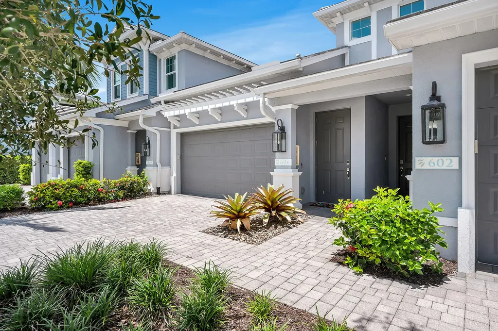 2543 Seychelles Drive Naples FL 34112