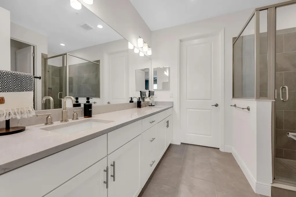 2543 Seychelles Drive Naples FL 34112