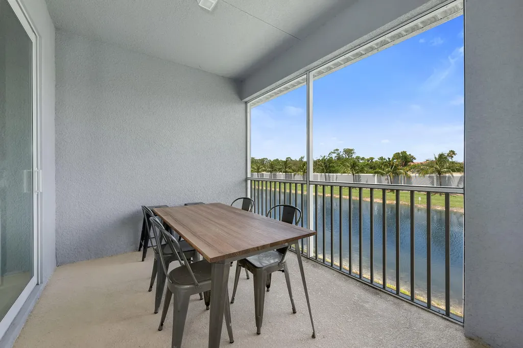 2543 Seychelles Drive Naples FL 34112