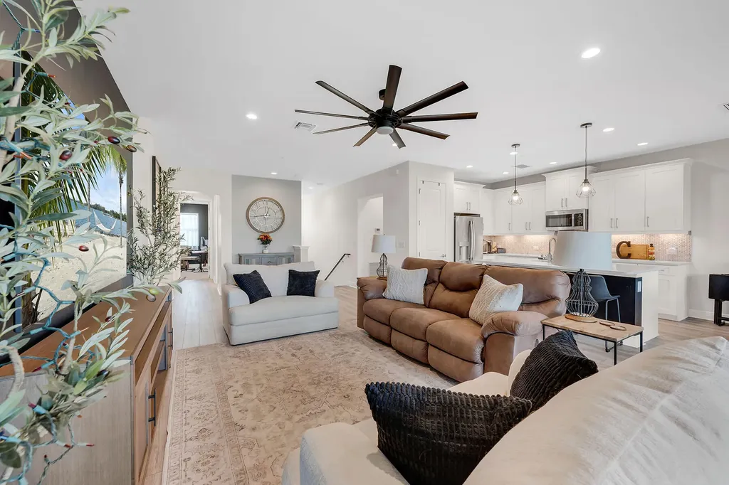 2543 Seychelles Drive Naples FL 34112