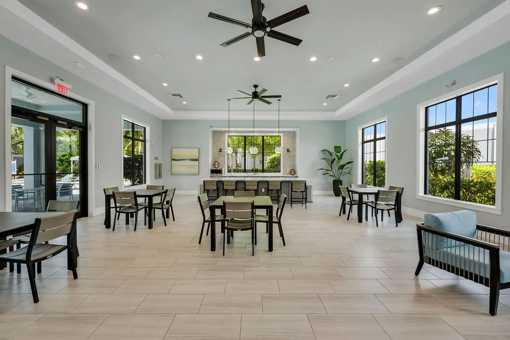 2543 Seychelles Drive Naples FL 34112