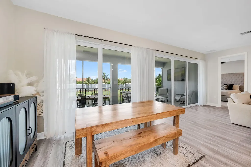 2543 Seychelles Drive Naples FL 34112