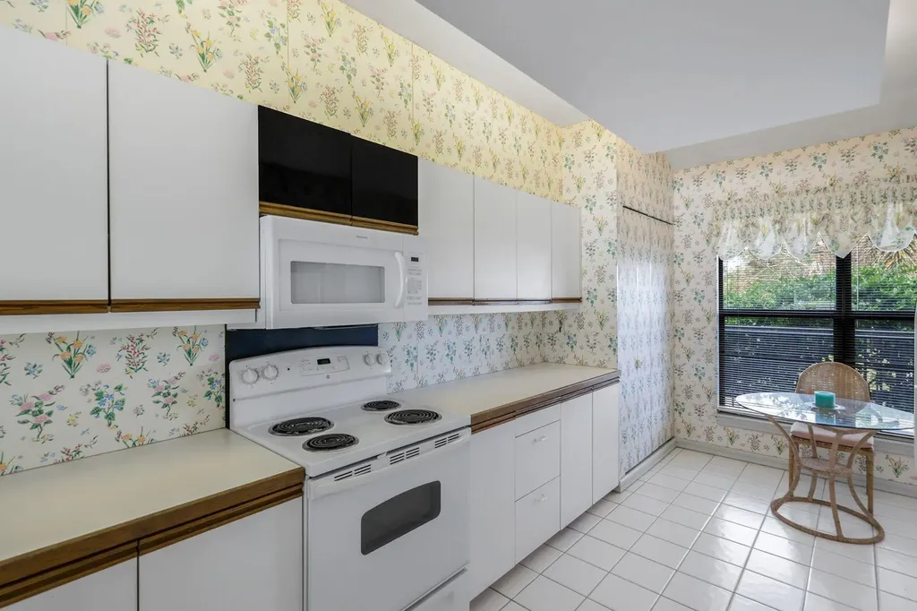 210 La Peninsula Boulevard Naples FL 34113