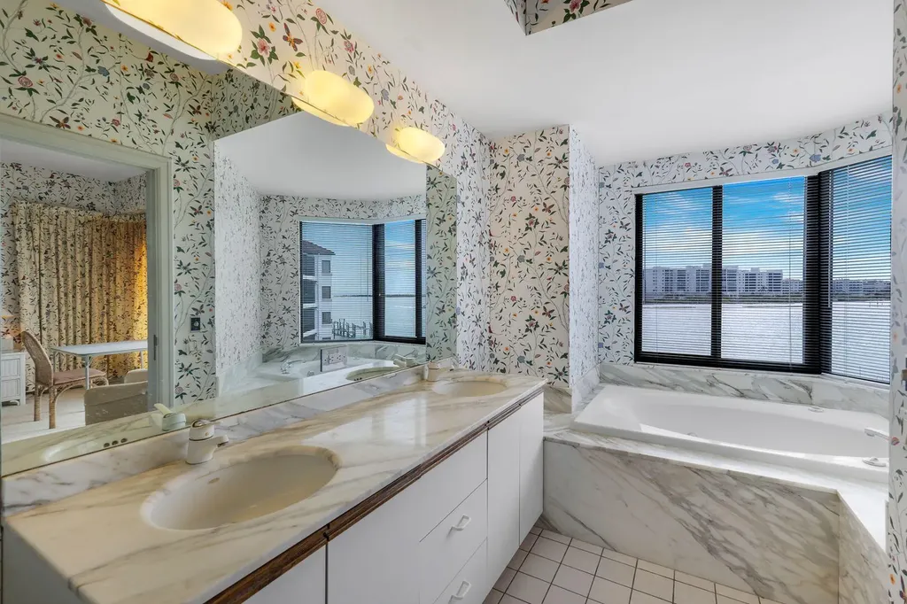 210 La Peninsula Boulevard Naples FL 34113