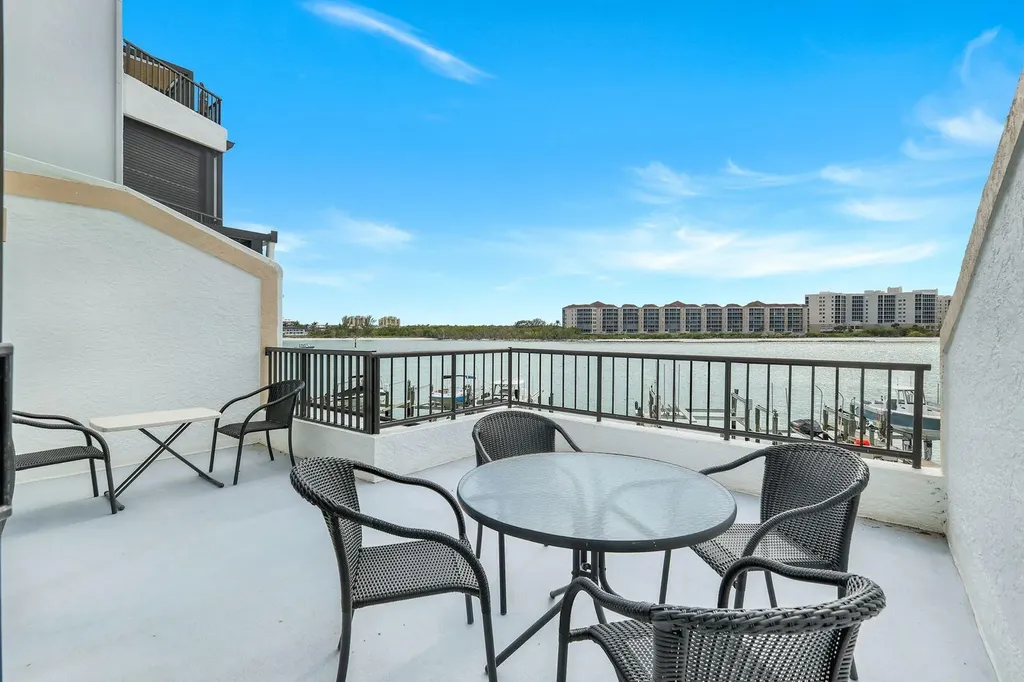 210 La Peninsula Boulevard Naples FL 34113