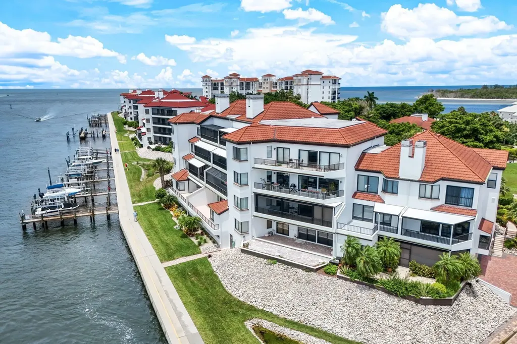 210 La Peninsula Boulevard Naples FL 34113