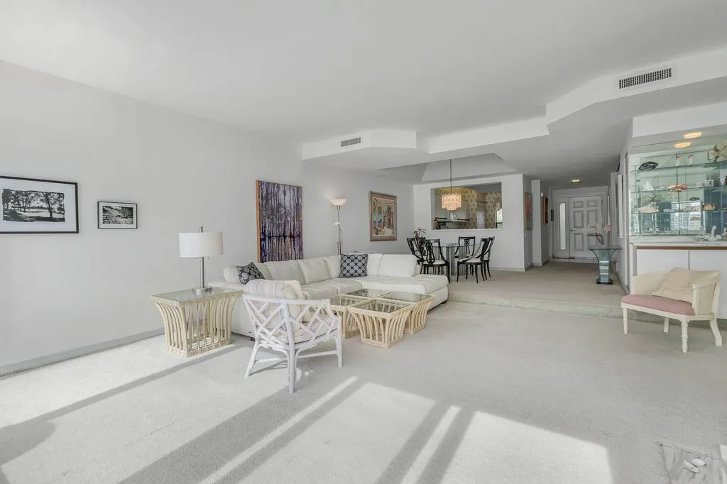 210 La Peninsula Boulevard Naples FL 34113