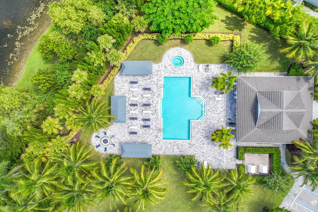 2303 Marquesa Circle Naples FL 34112