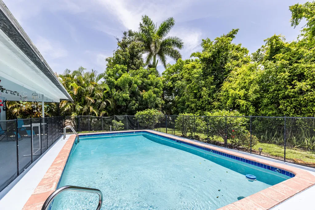 211 W Flamingo Circle Marco Island FL 34145