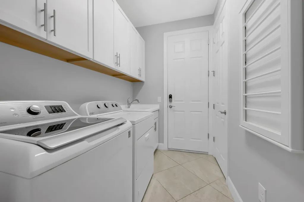 7690 Jacaranda Lane Naples FL 34114