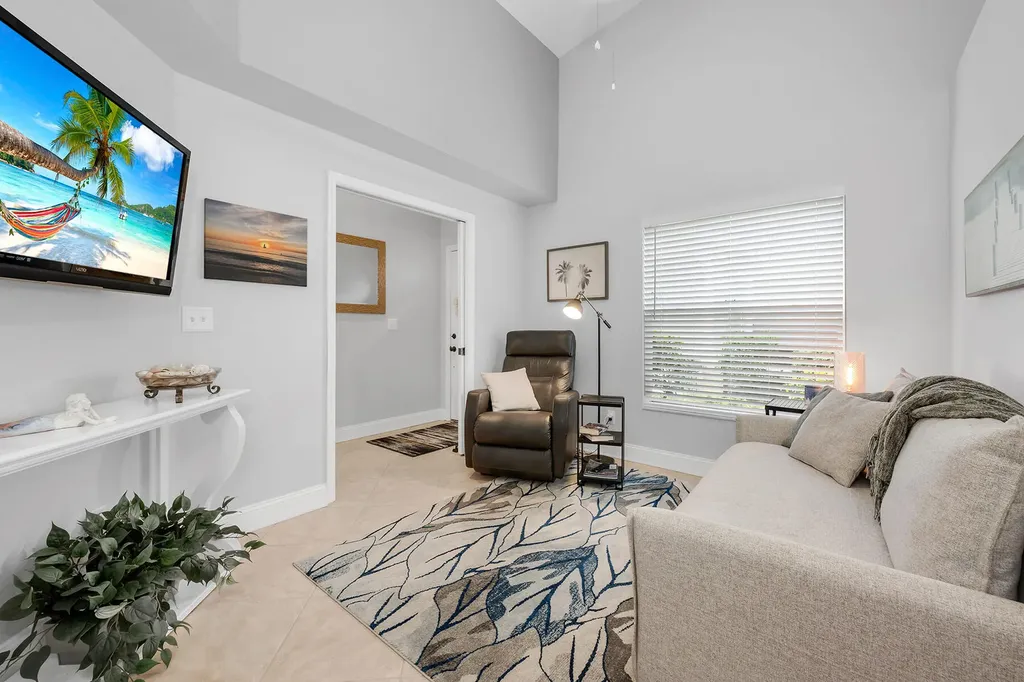 1724 Royal Circle Naples FL 34112