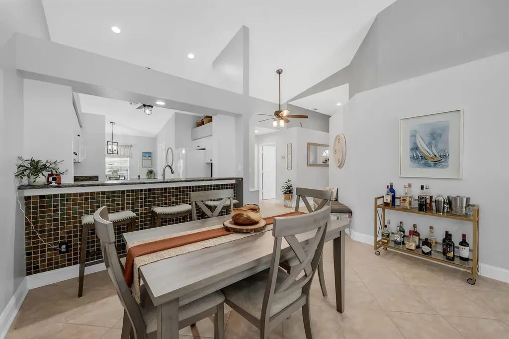 1724 Royal Circle Naples FL 34112