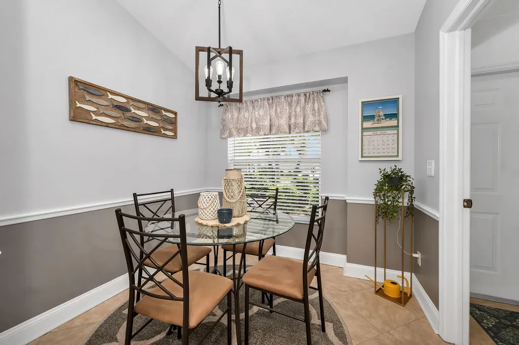 1724 Royal Circle Naples FL 34112