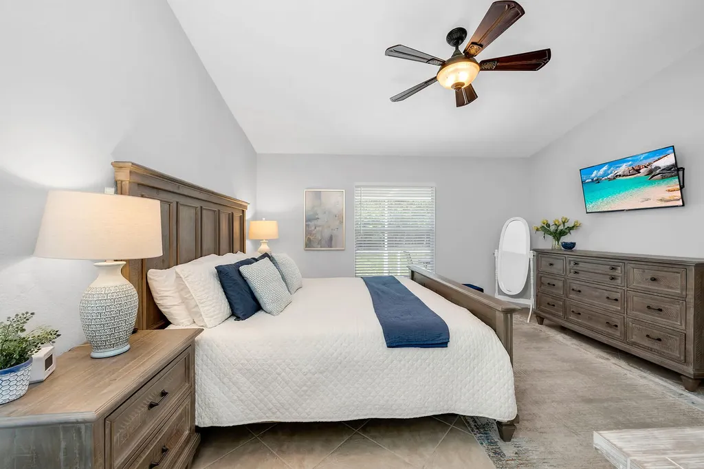 1724 Royal Circle Naples FL 34112