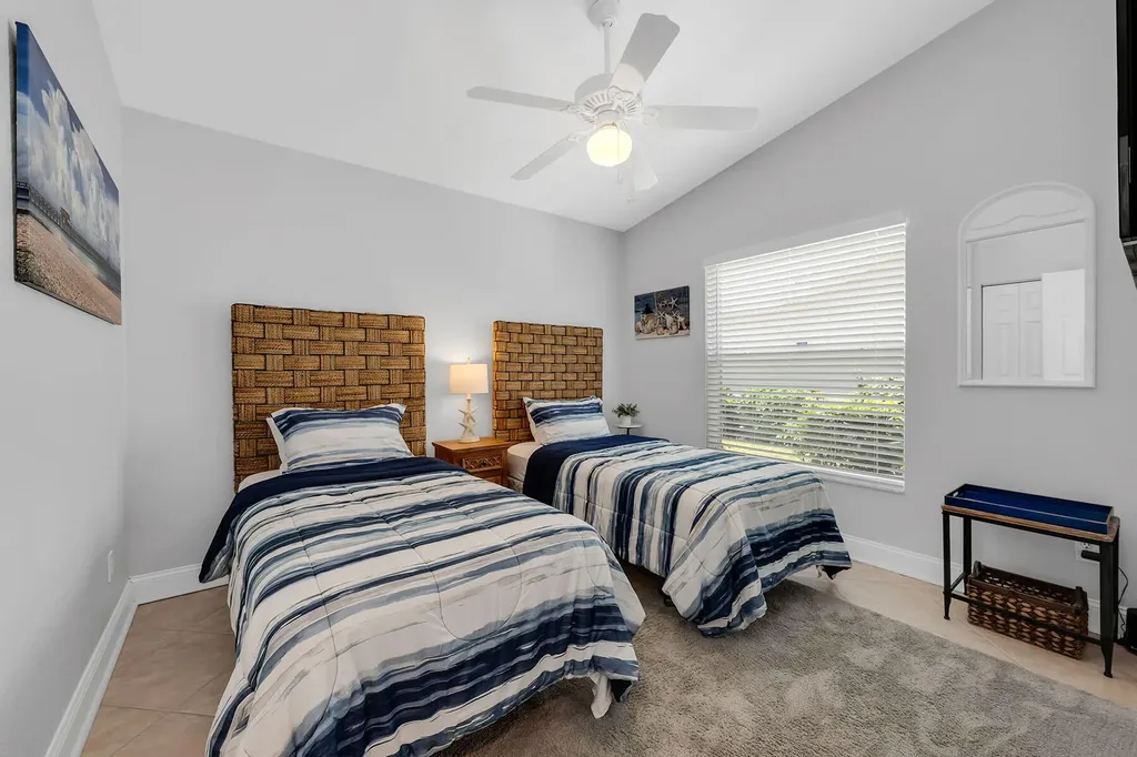 1724 Royal Circle Naples FL 34112