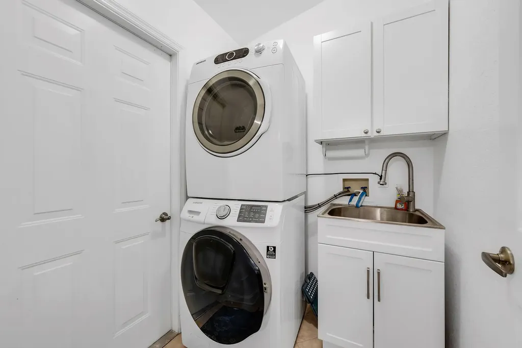 1724 Royal Circle Naples FL 34112