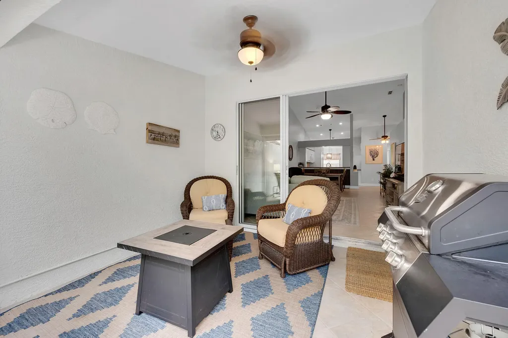 1724 Royal Circle Naples FL 34112