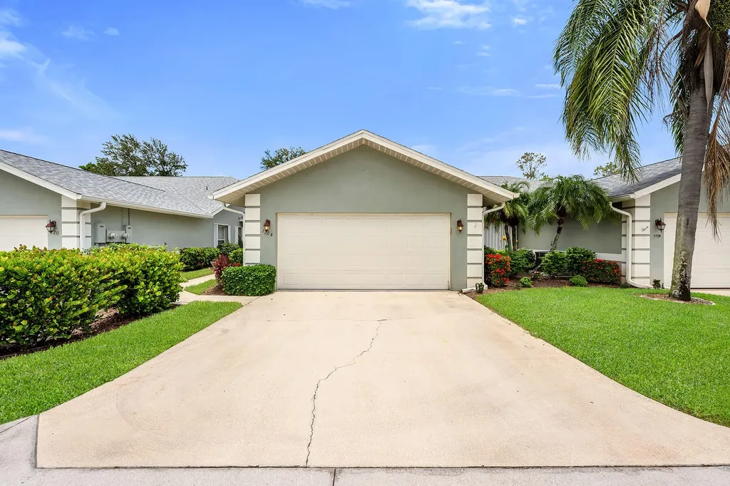 1724 Royal Circle Naples FL 34112