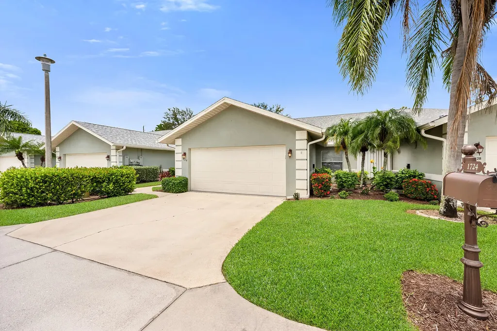 1724 Royal Circle Naples FL 34112