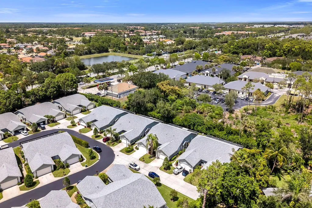 1724 Royal Circle Naples FL 34112