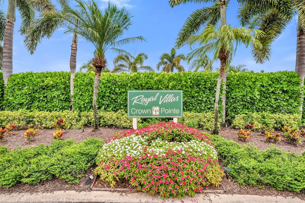 1724 Royal Circle Naples FL 34112