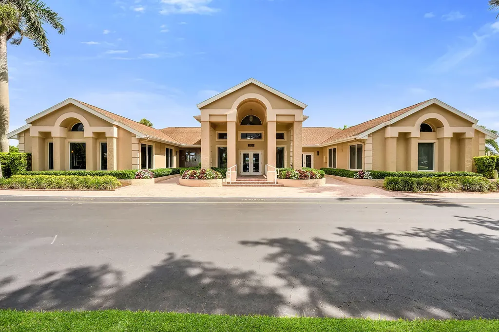 1724 Royal Circle Naples FL 34112