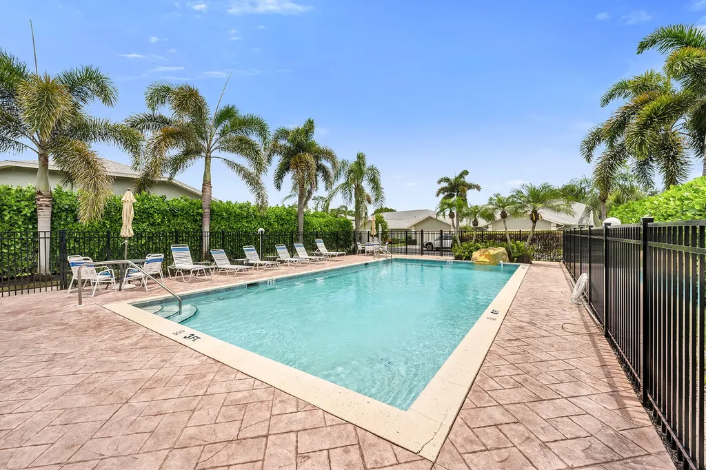 1724 Royal Circle Naples FL 34112