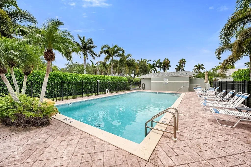 1724 Royal Circle Naples FL 34112