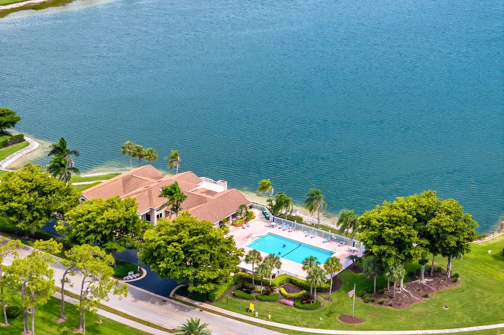 1724 Royal Circle Naples FL 34112