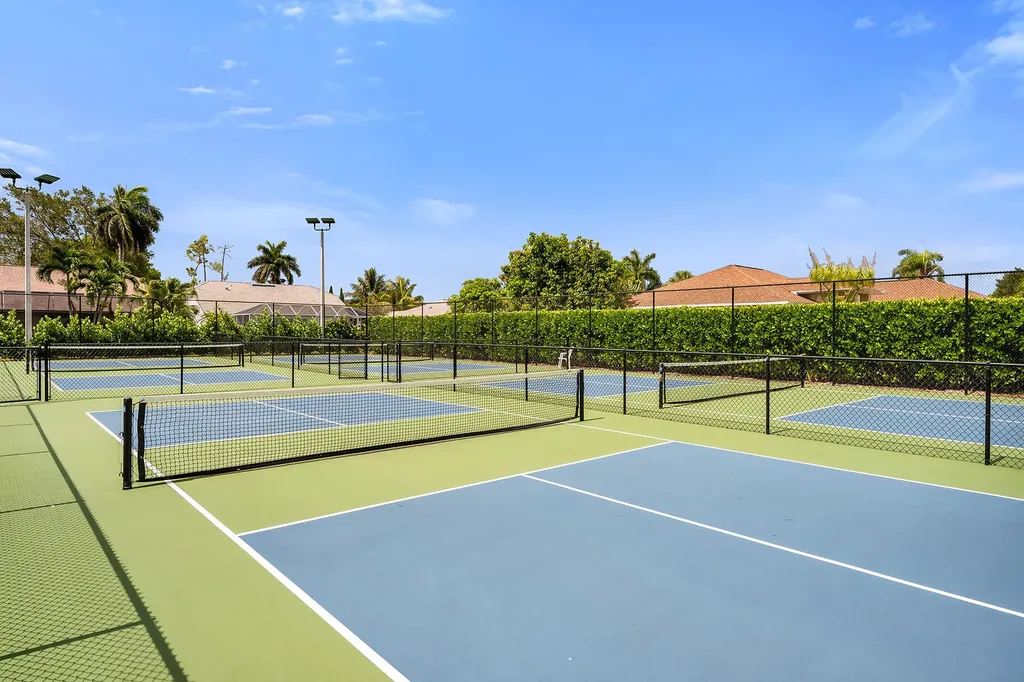 1724 Royal Circle Naples FL 34112