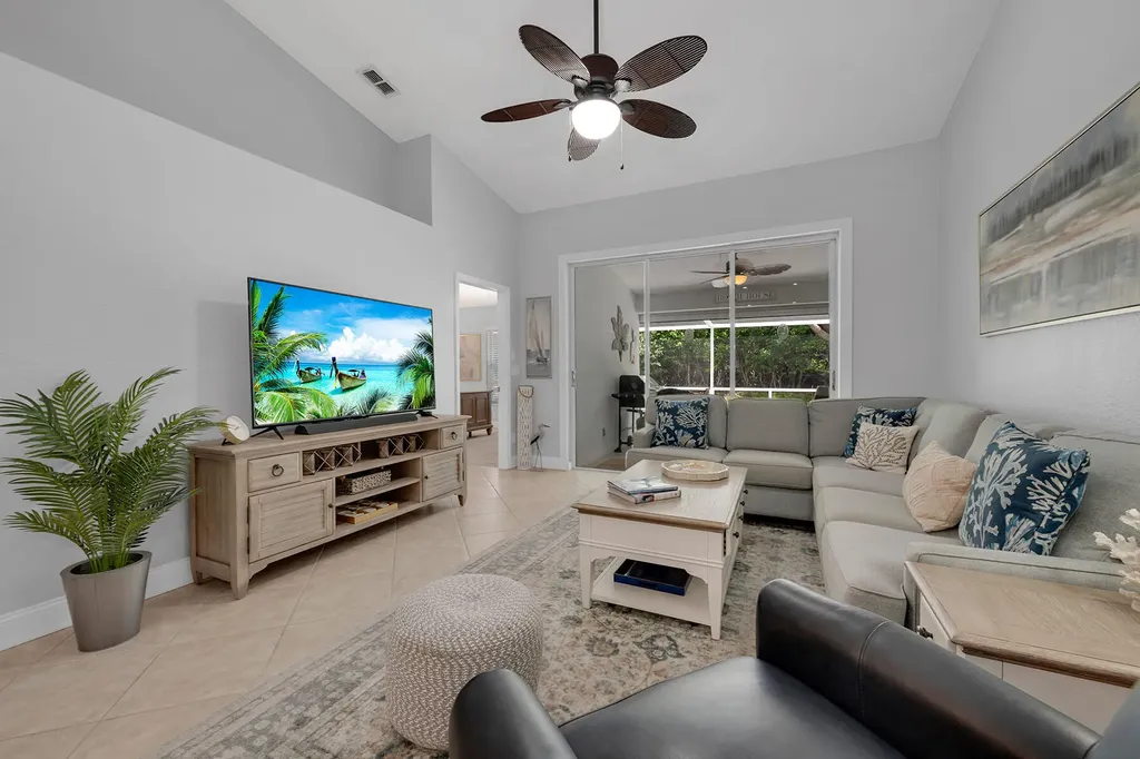 1724 Royal Circle Naples FL 34112