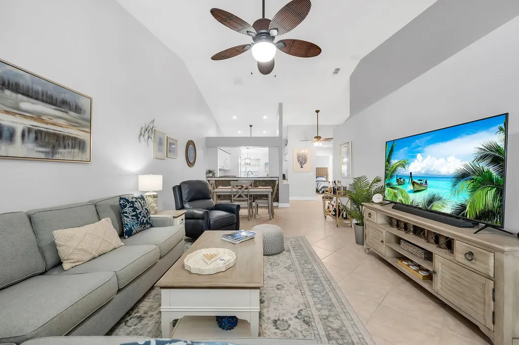 1724 Royal Circle Naples FL 34112