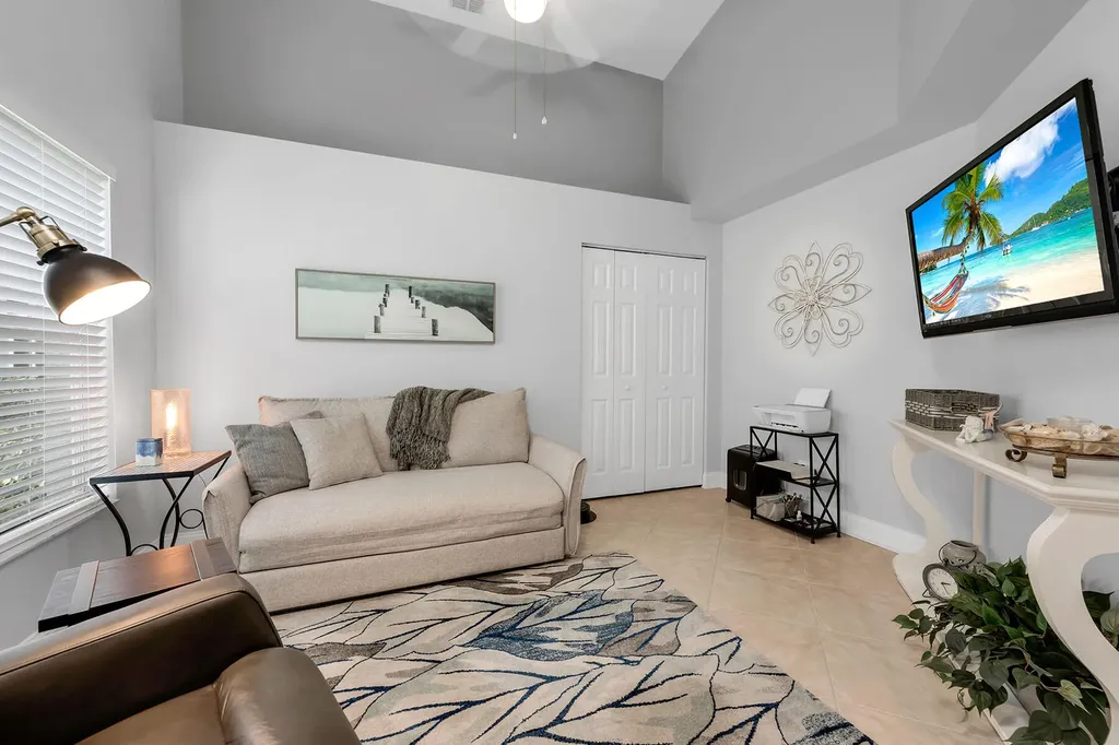 1724 Royal Circle Naples FL 34112