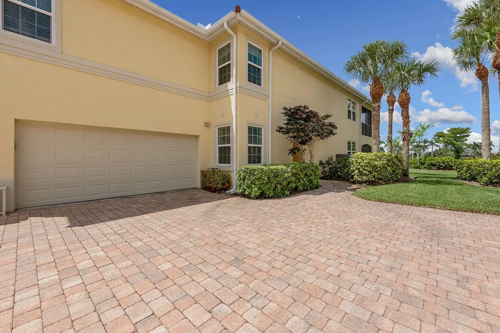 1263 Rialto Way Naples FL 34114