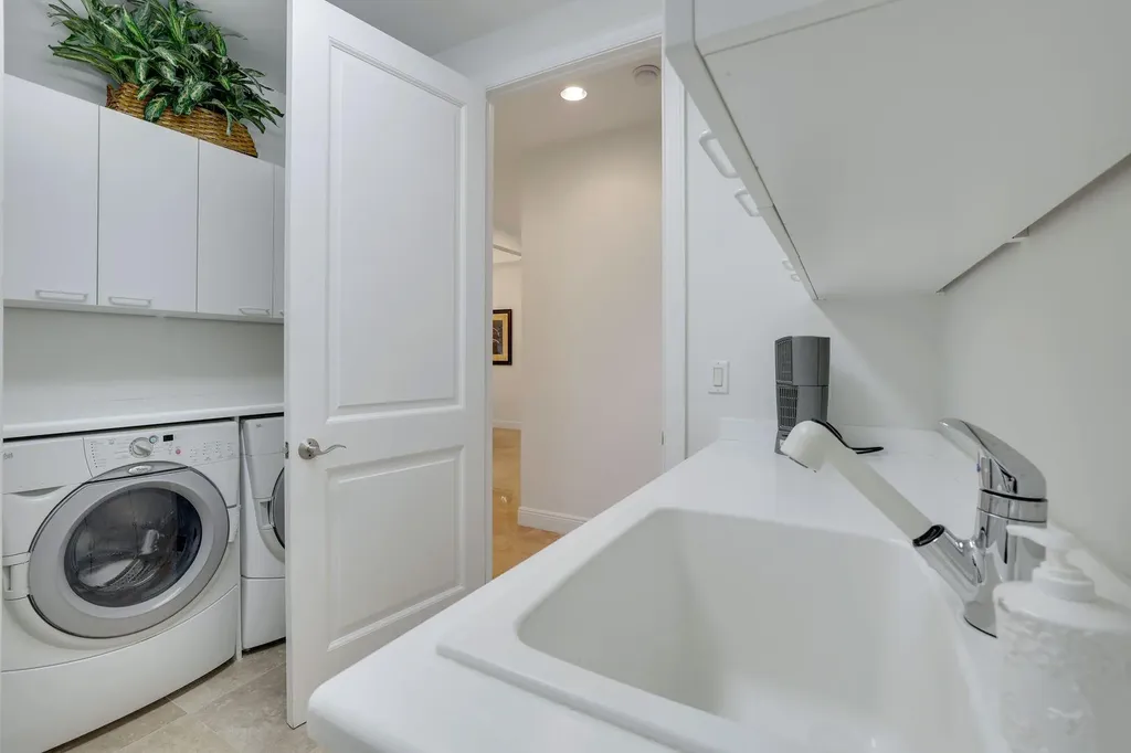 1050 Borghese Lane Naples FL 34114