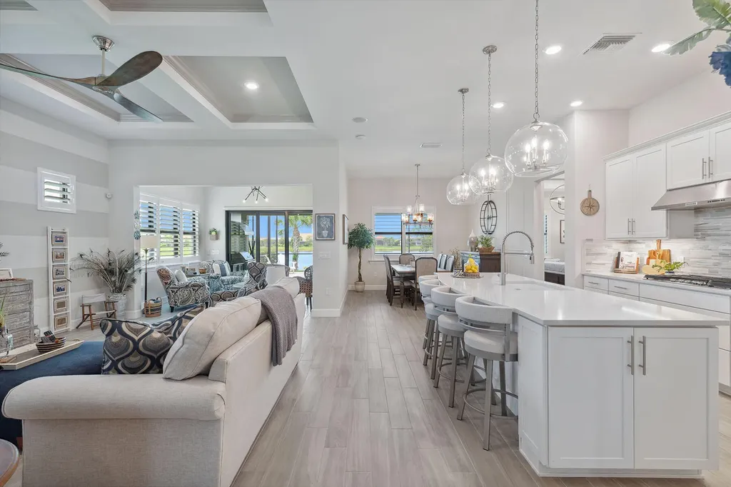 2703 Aviamar Circle Naples FL 34114