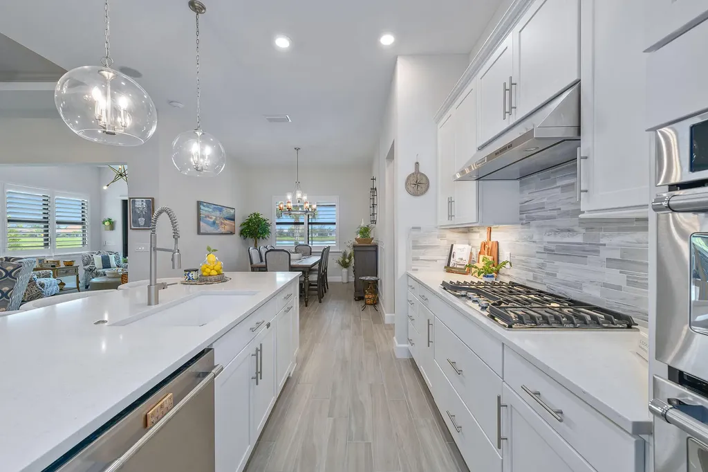 2703 Aviamar Circle Naples FL 34114