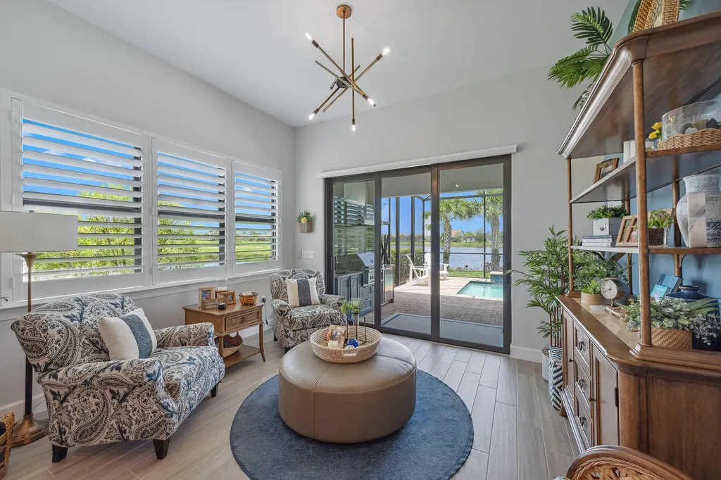 2703 Aviamar Circle Naples FL 34114