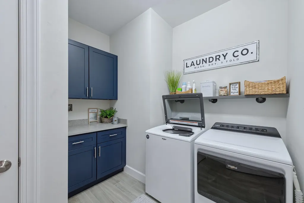 2703 Aviamar Circle Naples FL 34114