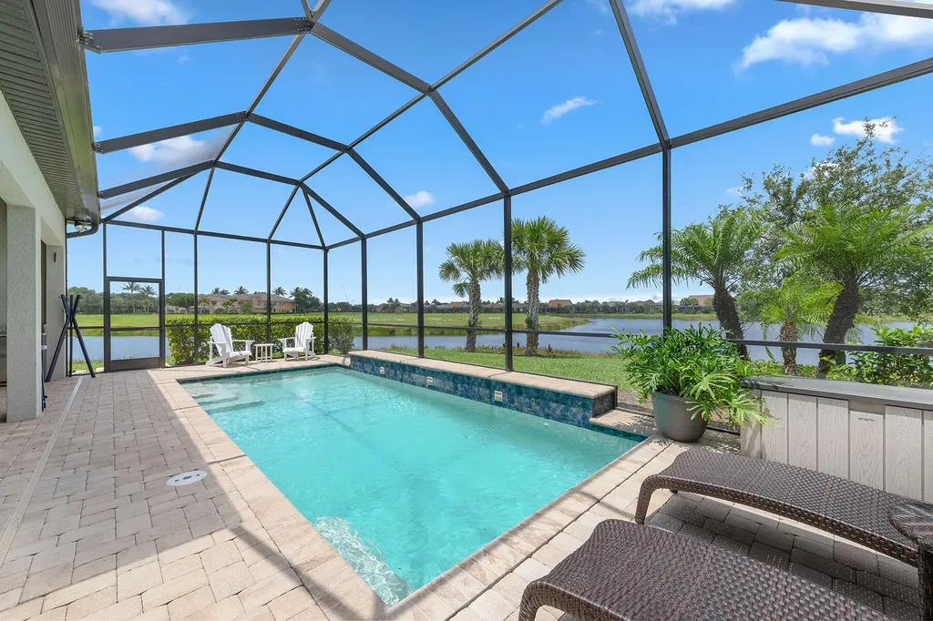 2703 Aviamar Circle Naples FL 34114